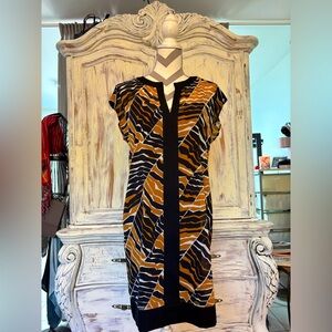 Trina Turk Black and Gold Silk Sheath Dress Sleeveless V-Neck Midi❤️